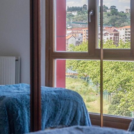 Confort Junto A La Ria De Barakaldo Bagian luar foto