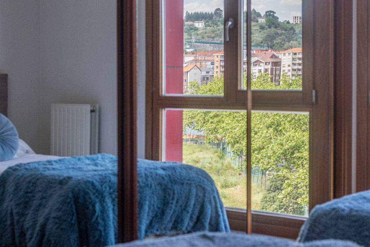 Confort Junto A La Ria De Barakaldo Bagian luar foto